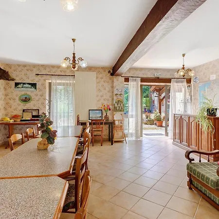Bed & Breakfast D'hotes Du Chateau Vieux Milhac