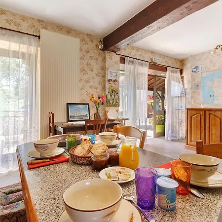 Bed & Breakfast D'hotes Du Chateau Vieux Milhac