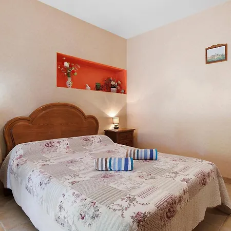 D'hotes Du Chateau Vieux Bed & Breakfast 3*