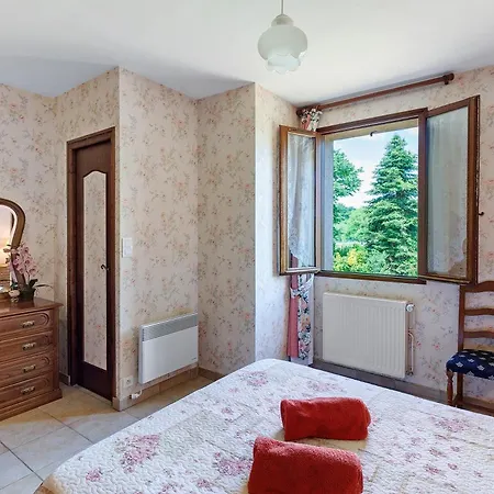 D'hotes Du Chateau Vieux Bed & Breakfast 3*